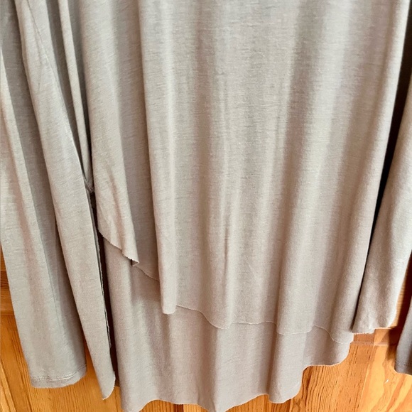 Halogen Women's Long Sleeve Beige Top Size Small Unhemmed Bottom Hi Lo Comfort - Picture 4 of 11
